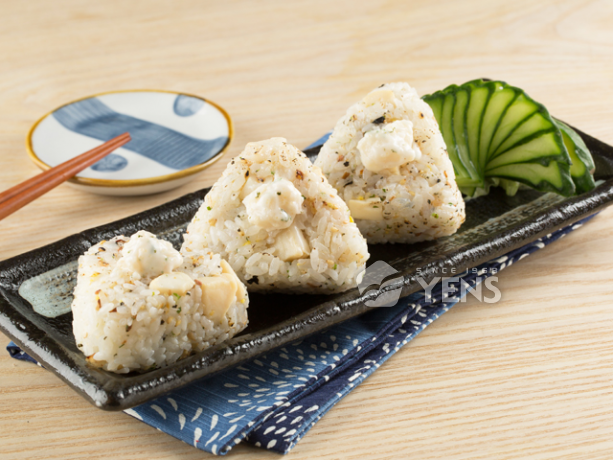 鮑魚風味沙拉飯糰
