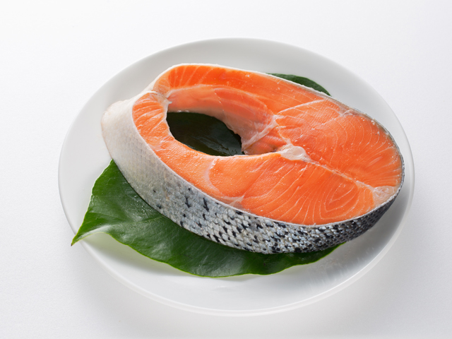 鮭魚切片<P>Salmon Steak<span>豐富的油脂肉質鮮甜口感佳</span>