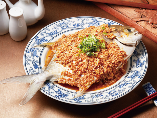 品元堂 開運豆酥黃金鯧<P>Steamed Silver Pompano with Fried Soybean Crisp