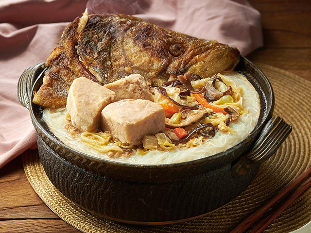 雪鰈芋頭炊粉<P>Taro and Rice Noodle Soup  with Halibut Head.