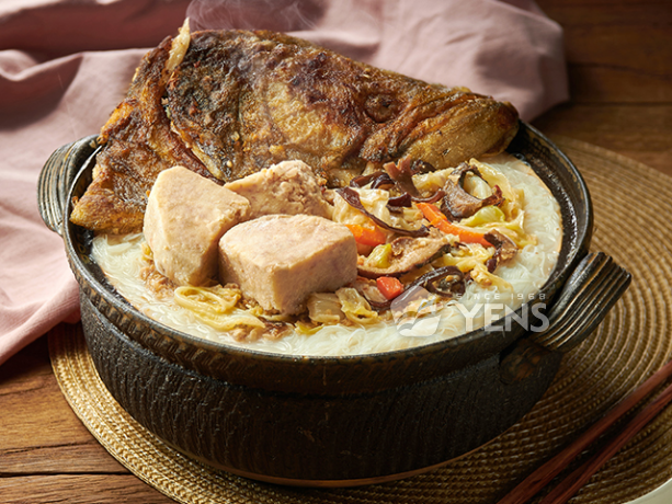 雪鰈芋頭炊粉<P>Taro and Rice Noodle Soup  with Halibut Head.